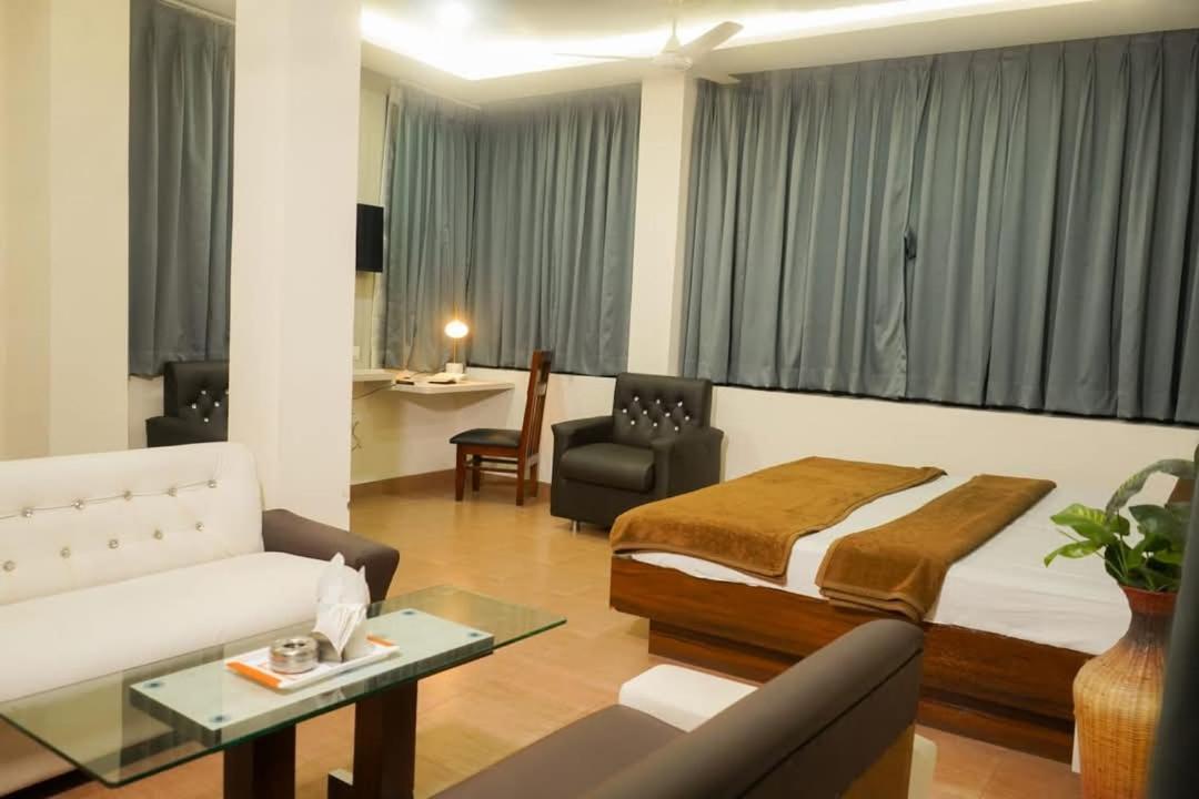 Hotel Alka Palace 杜尔格 外观 照片
